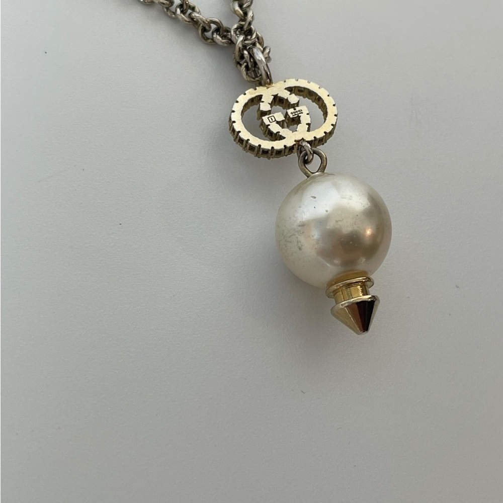 GUCCI | INTERLOCKING G PENDANT NECKLACE W/ FAUX PEARL | GOLD - Picture 4 of 6